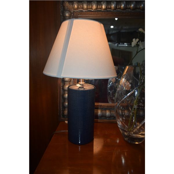PAIR TABLE LAMPS (1 REPAIRED)