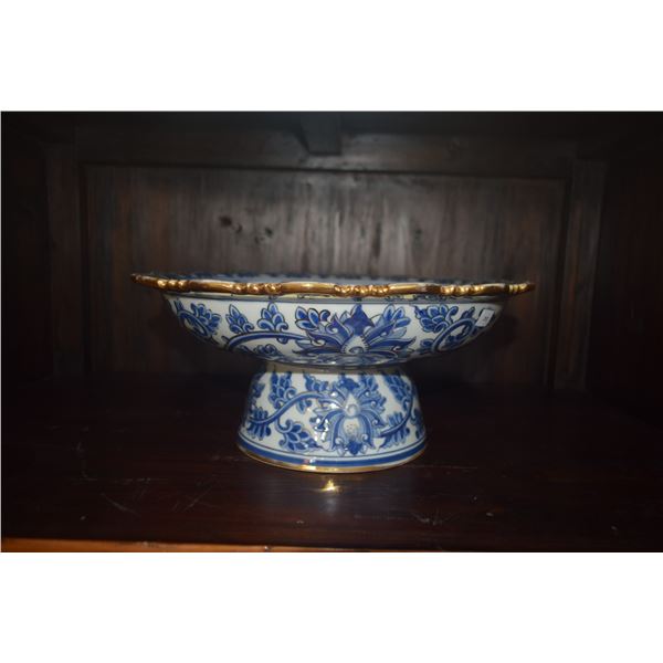 BLUE & WHITE THAI PEDESTAL FRUIT BOWL W/GOLD TRIM