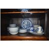 Image 2 : JOHNSON BROTHER BLUE WILLOW CHINA (95 PCS)