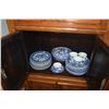 Image 3 : JOHNSON BROTHER BLUE WILLOW CHINA (95 PCS)