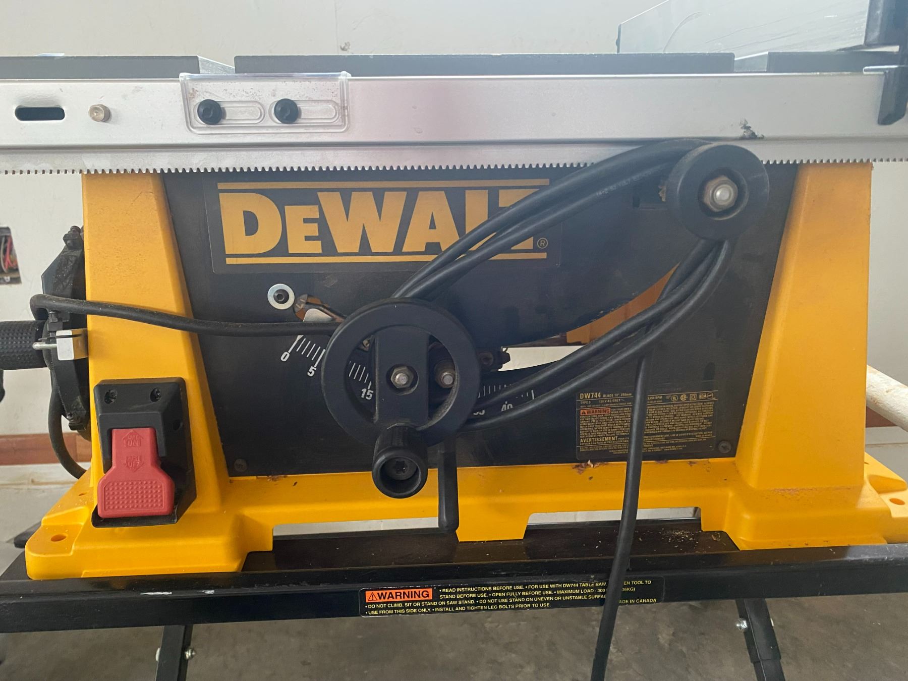 Dewalt Table Saw Rack & Pinion DW744 10" Blade Beck Auctions Inc.