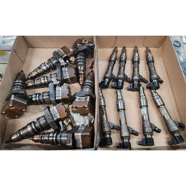2 FLAT FUEL INJECTORS (NEED TO BE TESTED)