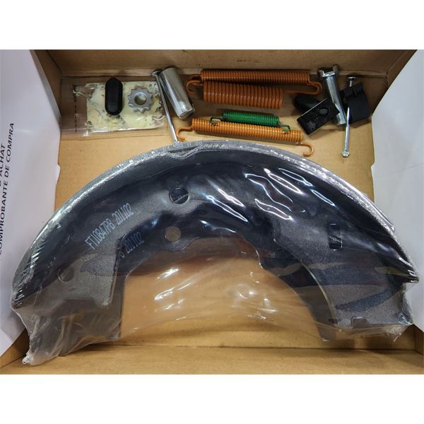 NAPA FLEET 1 SET BRAKE SHOES W/ HARDWARE