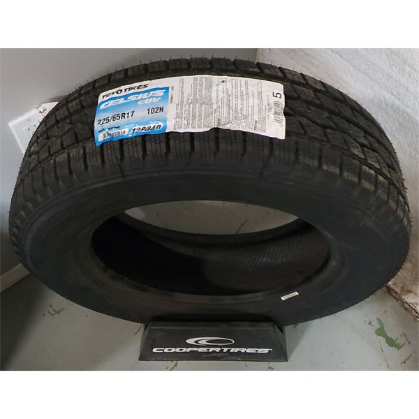 TOYO CELSIUS CUV TIRE 128040