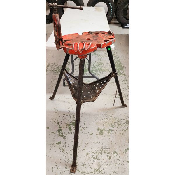 RIDGID NO. 40 A TRISTAND YOKE VISE 1/8" - 2 1/2"