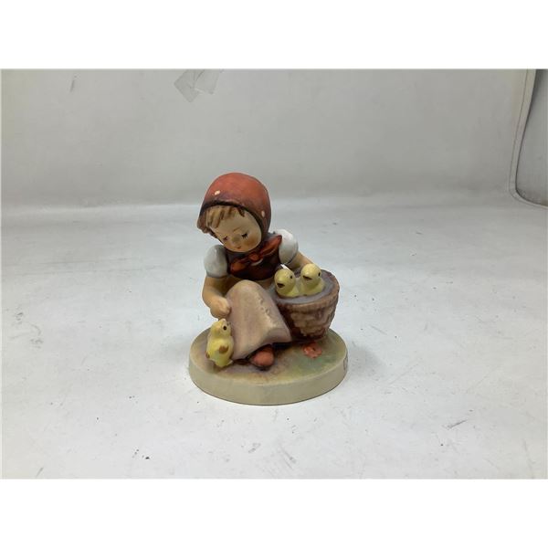 Vintage Hummel figurine - Chick Girl