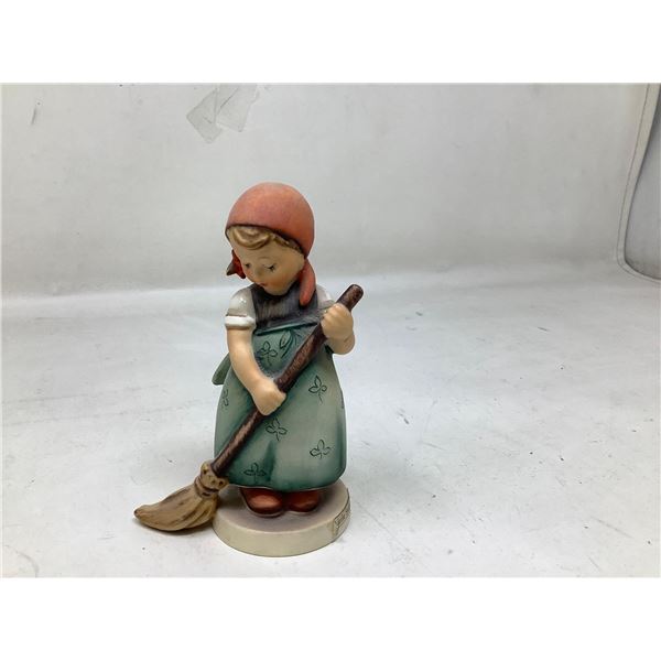 Vintage Hummel figurine - Little Sweeper