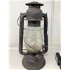 Image 1 : Vintage Oil Lantern - Large size Beacon