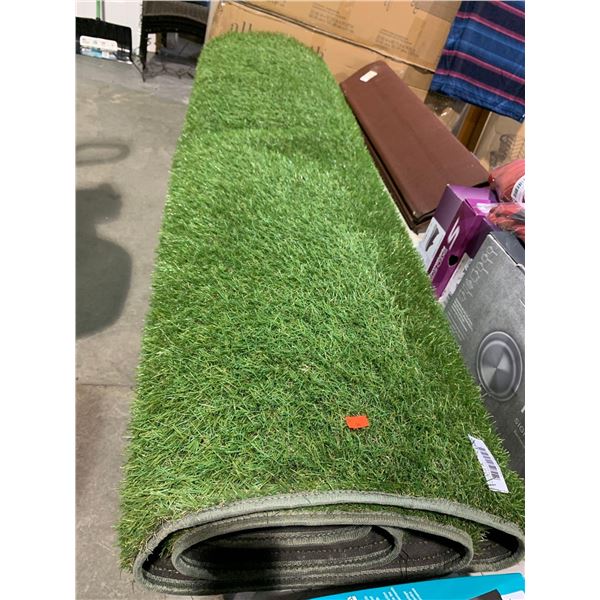 Large Turf Outdoor carpet approx 8ftx7ft