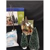 Image 2 : Department 56 Dicken's Village Series Holiday Gift Set " 1 Royal Tree Court"