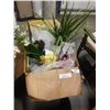 Image 1 : BOX OF VASES, ARTIFICIAL PLANTS, DECOR
