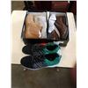 Image 1 : 3 PAIRS OF SHOES US ZIE 13 1/2, US SIZE 14, US SIZE 15