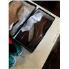 Image 3 : 3 PAIRS OF SHOES US ZIE 13 1/2, US SIZE 14, US SIZE 15