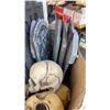 Image 3 : BOX OF 12 FOAM TOMBSTONES AND 6 FOAM SKULLS