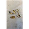 Image 1 : 2 PINS, KANGAROO KEYCHAIN, AND PENDANT