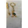 Image 2 : 2 PINS, KANGAROO KEYCHAIN, AND PENDANT