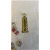 Image 2 : 5 SMALL VINTAGE PENDANTS, LARGE "DIVA" PENDANT, AND "THE PUSSYCAT DOLLS" NECKLACE