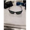 Image 10 : 4 PAIRS OF NON BRANDED SUNGLASSES IN BRAND NAME CASES