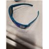 Image 16 : 4 PAIRS OF NON BRANDED SUNGLASSES IN BRAND NAME CASES
