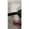 Image 6 : 4 PAIRS OF NON BRANDED SUNGLASSES IN BRAND NAME CASES