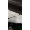 Image 8 : 4 PAIRS OF NON BRANDED SUNGLASSES IN BRAND NAME CASES