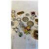 Image 3 : BAG OF RHINESTONE JEWLERY, COLLECTIBLE PINS, AND AVON COMPACT