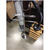 Image 3 : TOWER FAN, FLEXIBLE NECK LAMP, TOWEL RACK AND WINE RACK