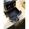 Image 7 : INSIGNIA 4.8 LITRE AIR FRYER IN BOX