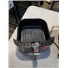 Image 8 : INSIGNIA 4.8 LITRE AIR FRYER IN BOX