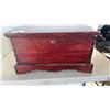 Image 2 : DOVETAIL STORAGE TRUNK