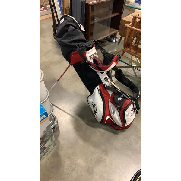 TITLELIST GOLF BAG WITH ADAMSGOLF CLUBS