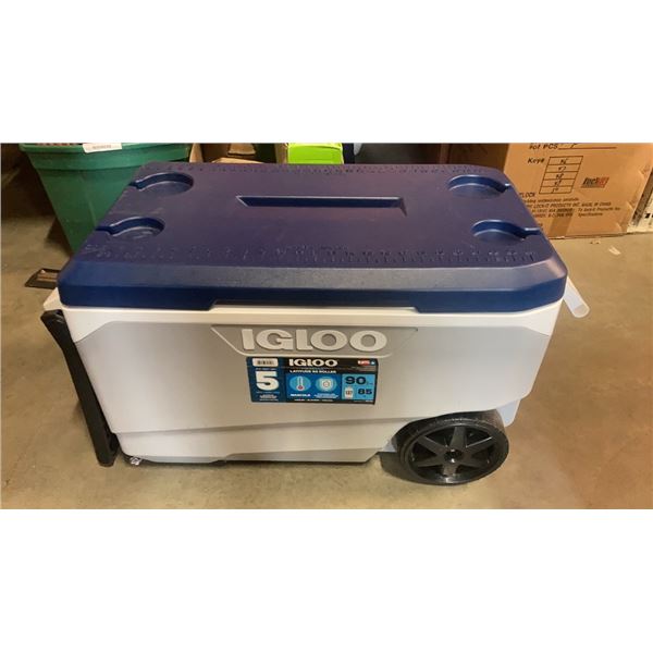 Glacière Isotherme Igloo MAXCLOD Latitude 90 Roller 85L - Modèle 2022, Capacité 137 Canettes