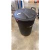 Image 1 : RUBBERMAID ROUGHNECK ROLLING GARBAGE CAN