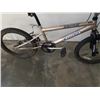 Image 3 : GOLD CARRERA BIKE