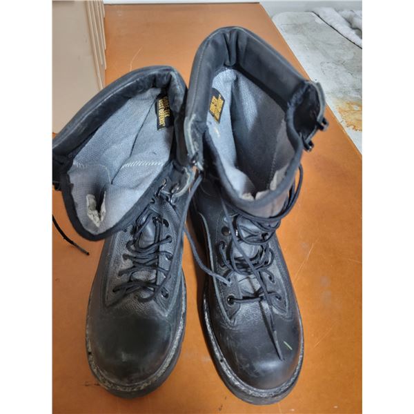 Combat Boots (Like New) Size 9