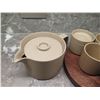 Image 2 : Hasami Porcelain Teapot SA-HP018 w/ 5 Cups on Wood Tray