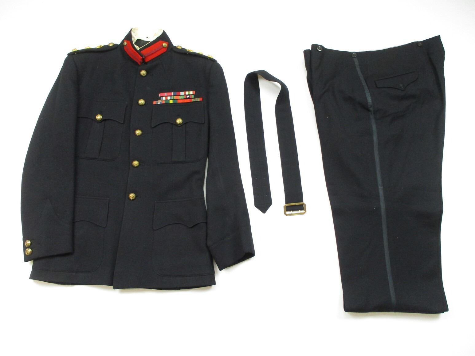CANADIAN MILITARY PATROL DRESS UNIFORM - Switzer's Auction & Appraisal ...
