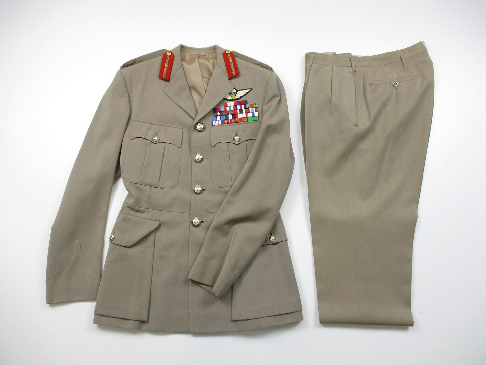 CANADIAN MILITARY DRESS UNIFORM - Switzer's Auction & Appraisal Service