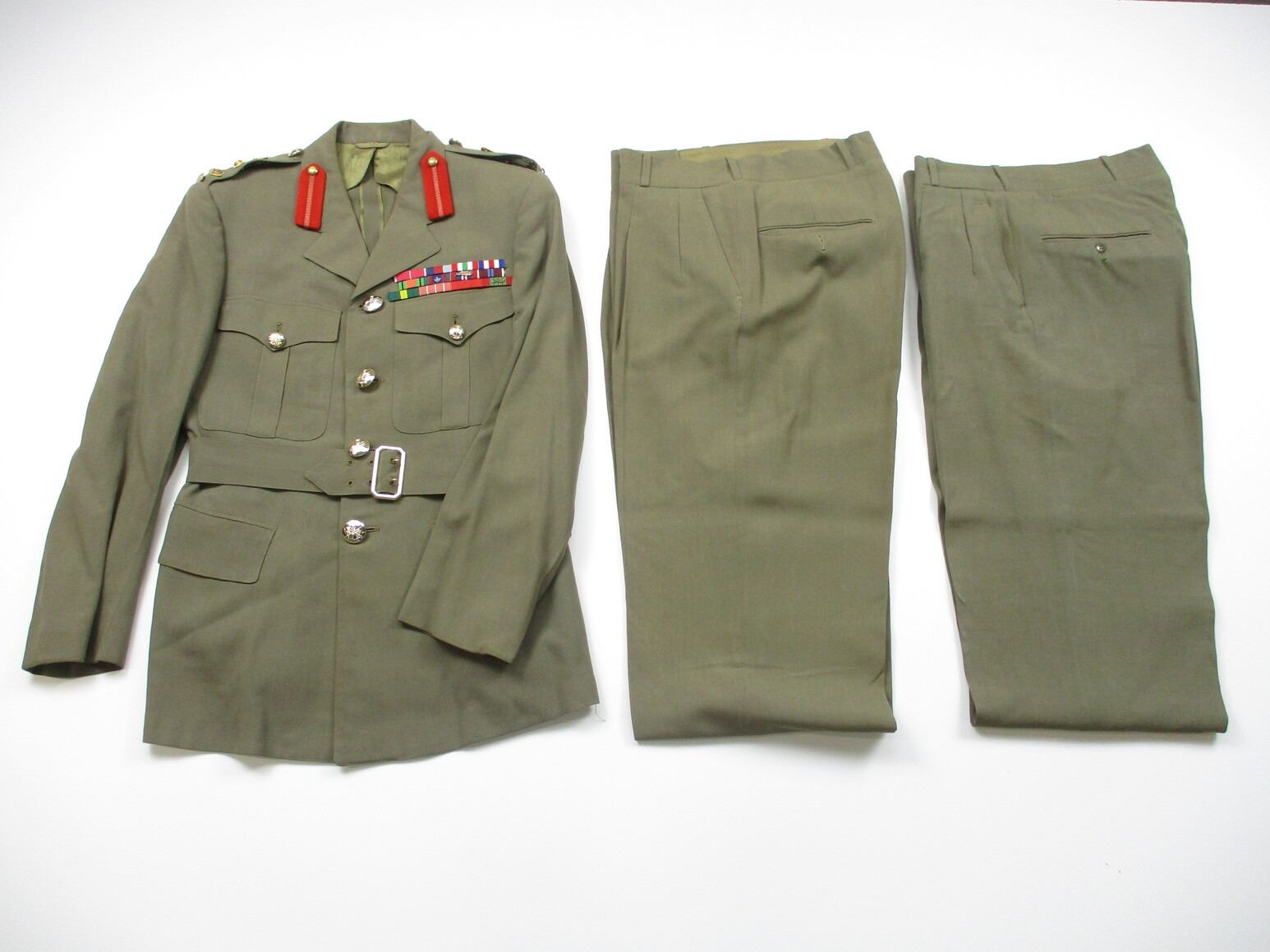 CANADIAN MILITARY SUMMER DRESS UNIFORM