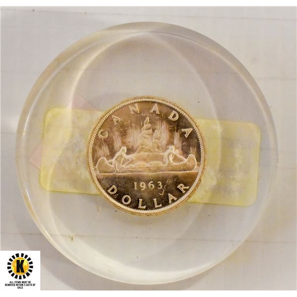 CANADIAN 1963 ONE DOLLAR COIN PAPER WEIGHT COIN