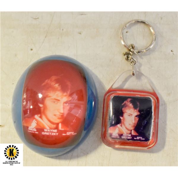 VINTAGE WAYNE GRETZKY KEYCHAIN AND PAPER WEIGHT