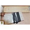 Image 1 : GAMES LOT; CRIB BOARD/ DICE & CHESS PIECES