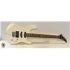 Image 2 : WHITE JACKSON ELECTRIC GUITAR COMES WITH