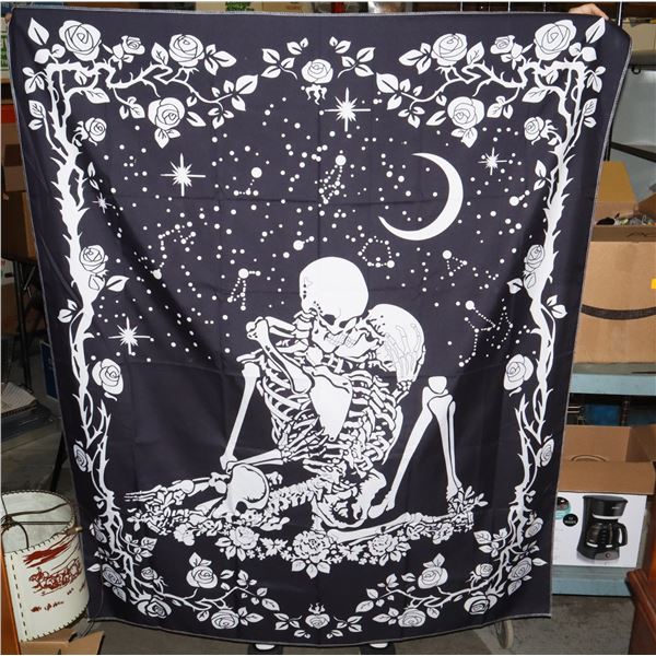 NEW SKULL COUPLE KISSING PRINT TAPESTRY