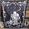 Image 1 : NEW SKULL COUPLE KISSING PRINT TAPESTRY