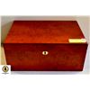 Image 1 : BRAND NEW HARDWOOD HUMIDOR