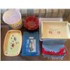 Image 1 : Kitchen and Entertaining Lot with Serving Trays, Bowls, Placemats