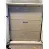 Image 1 : 3-Drawer Metal Filing Cabinet, 41" x 37" x 20"