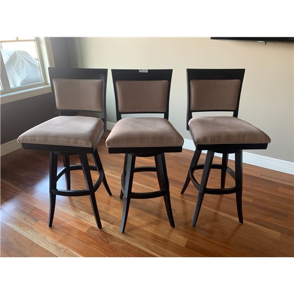 3 x Swiveling Bar Stools