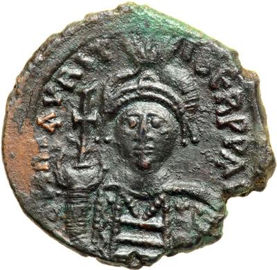 follis tiberius cyzicus nummi byzantine